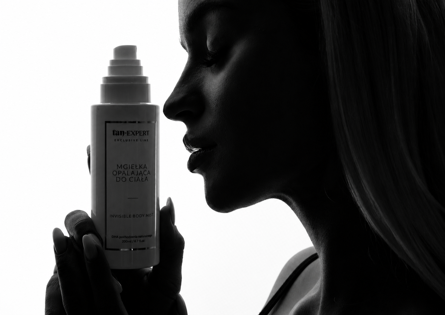 Mgiełka brązująca czy samoopalająca? Kiedy wybrać Bronzing Body Mist, a kiedy Invisible Body Mist?